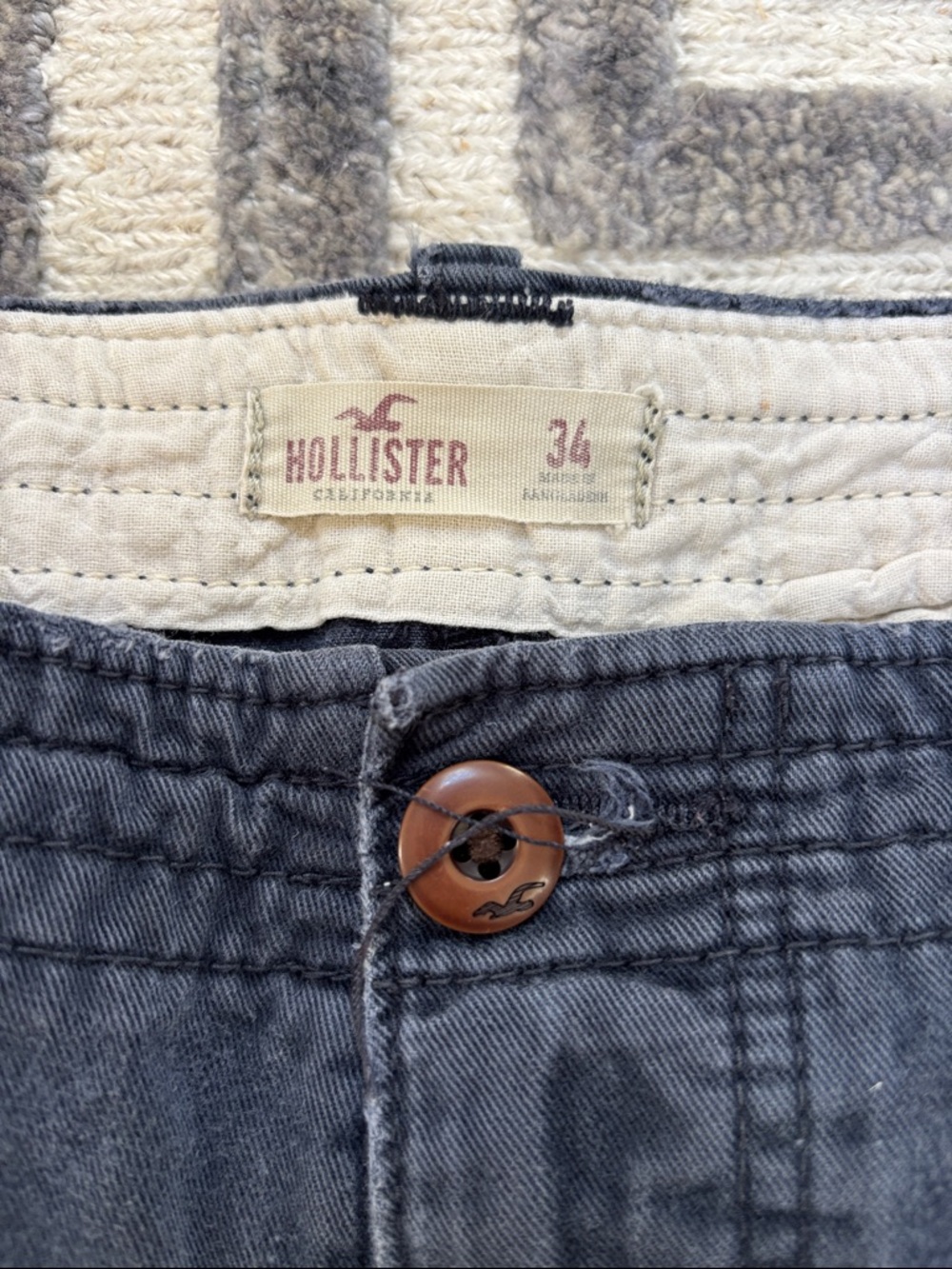 Hollister navy blue cargo shorts - Picture 3 of 3